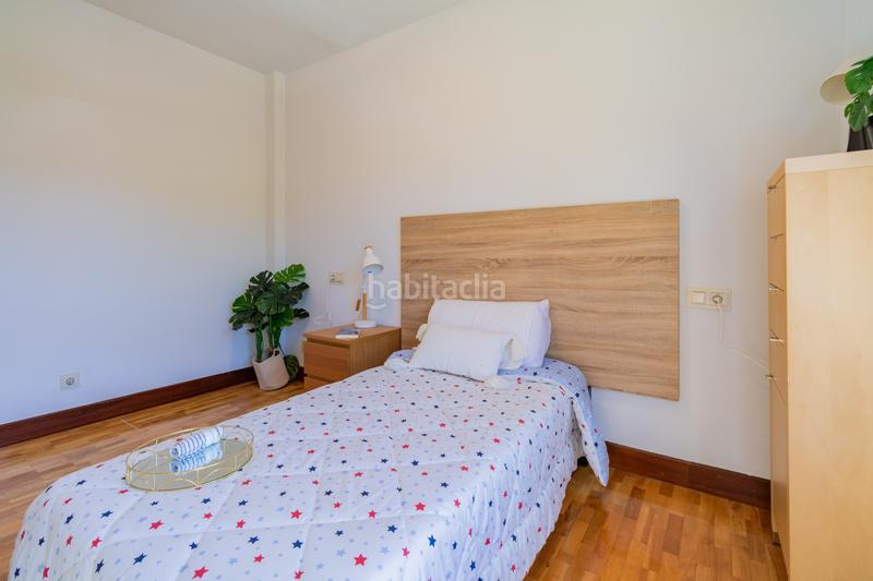 Foto 5219b5f2-415d-4ddf-a301-e989b918d58e. Casa pareada en olaz - calle las eras 12 estupendo pareado en olaz . tres dormitorios, uno en suite tres baños y un aseo, dos salones, uno con comedor dotado con chimene en Egüés