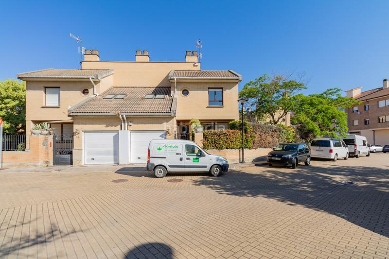 Foto 6ff2185e-f3ae-44a7-8aaf-85ce8dfdfde3. Casa pareada en olaz - calle las eras 12 estupendo pareado en olaz . tres dormitorios, uno en suite tres baños y un aseo, dos salones, uno con comedor dotado con chimene en Egüés