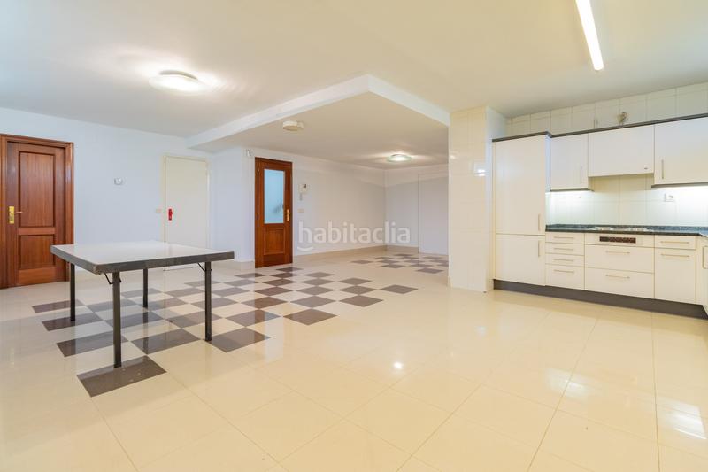 Foto b6793bfd-63fa-496e-afa6-df623f3ef2ac. Casa pareada en olaz - calle las eras 12 estupendo pareado en olaz . tres dormitorios, uno en suite tres baños y un aseo, dos salones, uno con comedor dotado con chimene en Egüés