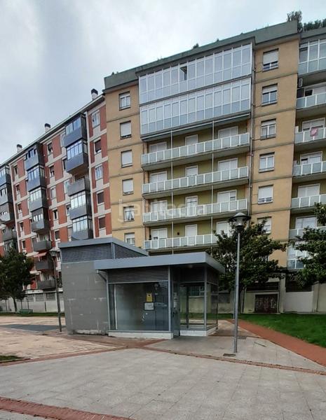 Foto 5280cc21-ac40-4c67-a191-4bb9c8b0adf7. Aparcament cotxe a pamplona-iruña - travesía martin azpilcueta a Pamplona / Iruña
