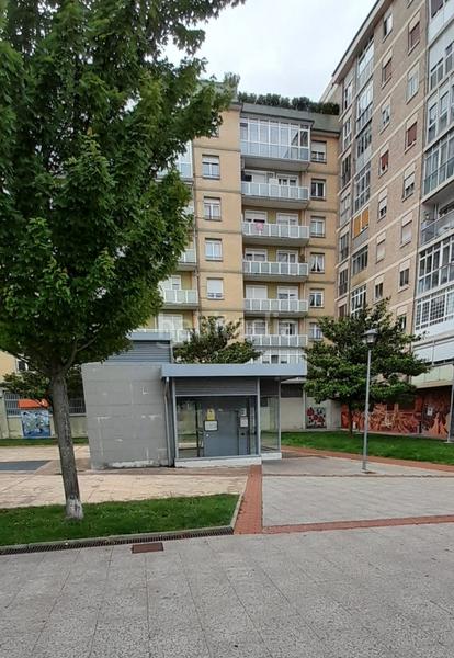 Foto 5d6a3d3d-9b80-4cd0-a65f-e8de5c4cd297. Aparcament cotxe a pamplona-iruña - travesía martin azpilcueta a Pamplona / Iruña