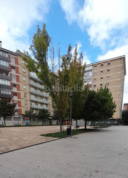 Foto 5f0d17a2-5c10-4ad8-8575-807c92419a4a. Aparcament cotxe a pamplona-iruña - travesía martin azpilcueta a Pamplona / Iruña