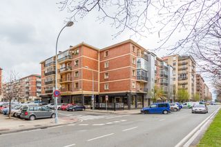 Miete Etagenwohnung in Pamplona-iruña - grupo rinaldi 7. Para estudiantes se  alquila este precioso piso en pleno corazón