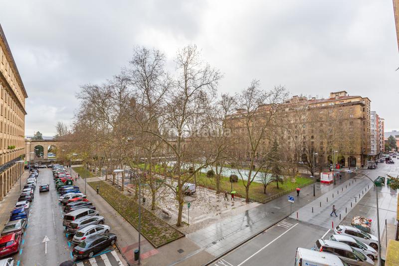 Foto feb5dbbc-879f-47cf-b5f1-2d3cd6e86760. Piso en pamplona-iruña - plaza de la libertad 3 espectacular pisazo en plaza de la libertad con 224,10 m2 útiles para inversores. con buenos inquilinos ya ubicados. 5 habitacion en Pamplona / Iruña