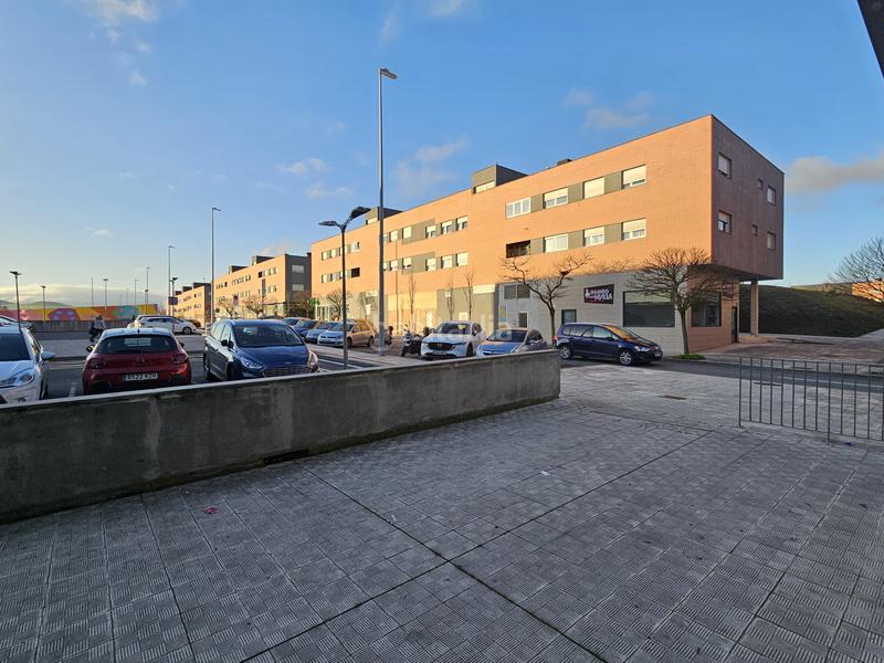 Foto 04033d39-afe9-4cb3-ae3d-aa73d015b967. Alquiler local comercial en Sarriguren - avda españa 3 local con salida de humos en Sarriguren en Egüés