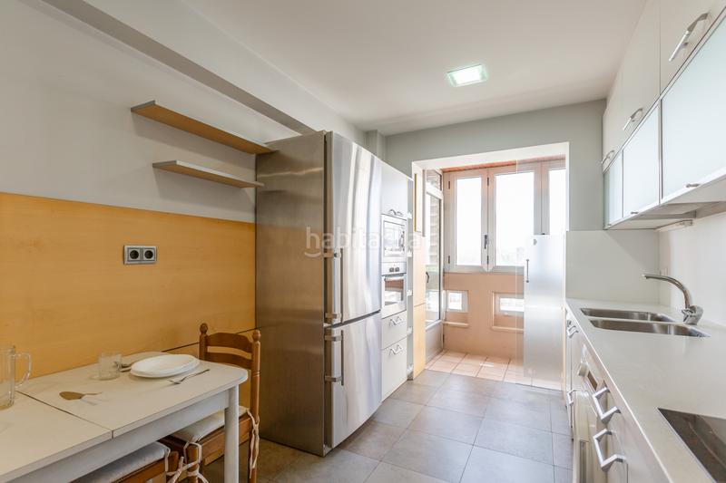 Foto 923e4119-9ae2-4efe-aafe-1af1ca133fa6. Alquiler piso en pamplona-iruña - monasterio de yarte 2 extraordinario piso en San Juan 8 de altura con 140 metros útiles distribuido en 5 habitaciones,2 baños,salón y cocina con plaza d en Pamplona / Iruña