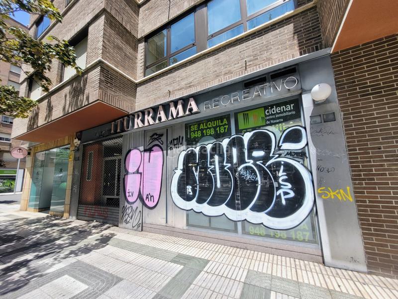 Foto c93b1d60-45fd-406c-8512-57292dea044f. Alquiler local comercial en pamplona-iruña - calle Iturrama 6 estupendo local para negocio en calle Iturrama. la mejor calle de la zona. casi 90 m2 útiles con 9 m. lineales de fachada para un en Pamplona / Iruña