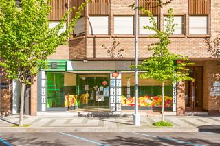 Geschäftsraum in Pamplona-iruña - calle esquiroz 9. Fantástico local con gran escaparate en mitad de la calle esquir