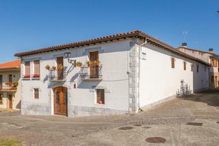 Casa  Esquiroz - calle del rio 6. Se vende casa de pueblo en el centro de esquiroz ideal para casa