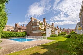 Appartement à Zizur Mayor / Zizur Nagusia. Venta de duplex en urbanizacion con piscina y jardines comunitar