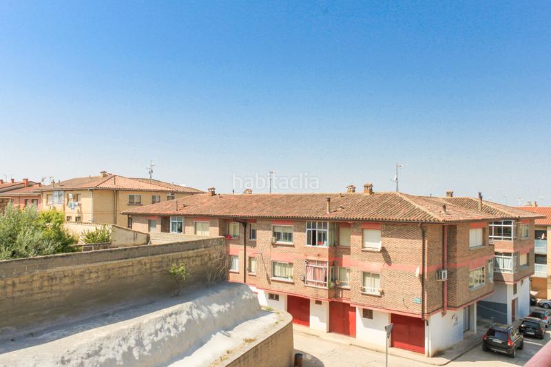 Foto 8634c7ce-7a48-43ac-b3a6-a6d2eb6d5014. Piso venta piso con garaje y trastero en Carcastillo