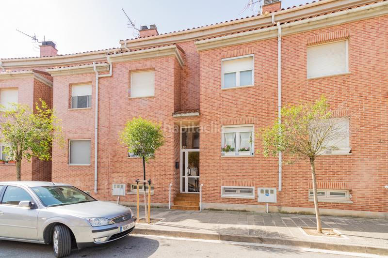 Foto 5f6dd114-4b49-49c2-bcde-750514e97131. Casa adosada en tablada 41 chalet pareado con jardin en zizur mayor en Zizur Mayor / Zizur Nagusia