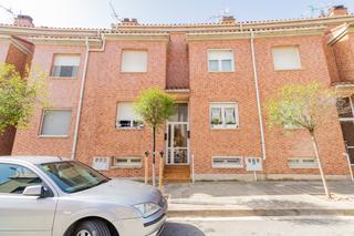 Reihenhaus in Tablada 41. Chalet pareado con jardin en zizur mayor