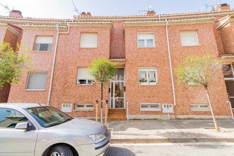 Foto fd6d7f37-7fcf-479d-97d1-469917a758d6. Casa adosada en tablada 41 chalet pareado con jardin en zizur mayor en Zizur Mayor / Zizur Nagusia