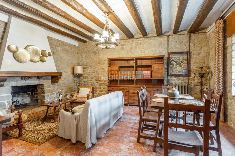 Foto c68b8a14-3393-43d3-9329-421b19310090. Casa en Murillo el Cuende - calle santa fe 10 se vende casa , en el centro del pueblo , a 30 minutos de pamplona y a tan solo diez kilómetros del castillo en Murillo el Cuende