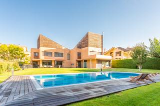 Haus in Gorraiz - zaldoko 47. Inmobiliaria cidenar vende este espectacular chalet en gorraiz