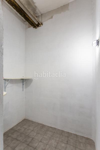 Foto 431ecc7e-5416-4b75-ba5c-e99cd028c3c6. Alquiler local comercial en pamplona-iruña - calle doctor galan 4 se alquila local en San Jorge de unos treinta metros cuadrados, ideal para montar pequeña oficina , dispone de zona de trabajo o v en Pamplona / Iruña