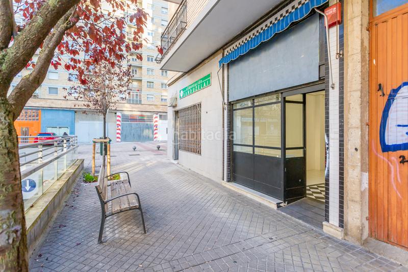 Foto 67826fba-477f-435e-b5ff-7e3b0cd86975. Alquiler local comercial en pamplona-iruña - calle doctor galan 4 se alquila local en San Jorge de unos treinta metros cuadrados, ideal para montar pequeña oficina , dispone de zona de trabajo o v en Pamplona / Iruña