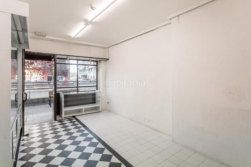 Foto 81f6e272-fa58-420b-b2c0-e62a7b3f35c6. Alquiler local comercial en pamplona-iruña - calle doctor galan 4 se alquila local en San Jorge de unos treinta metros cuadrados, ideal para montar pequeña oficina , dispone de zona de trabajo o v en Pamplona / Iruña