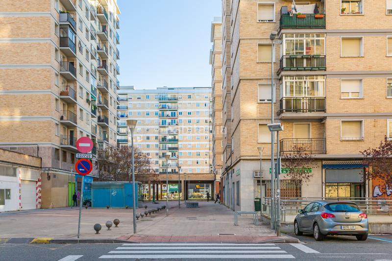 Foto a80936d3-02d5-40f9-ab05-6b4346b6c5d4. Alquiler local comercial en pamplona-iruña - calle doctor galan 4 se alquila local en San Jorge de unos treinta metros cuadrados, ideal para montar pequeña oficina , dispone de zona de trabajo o v en Pamplona / Iruña