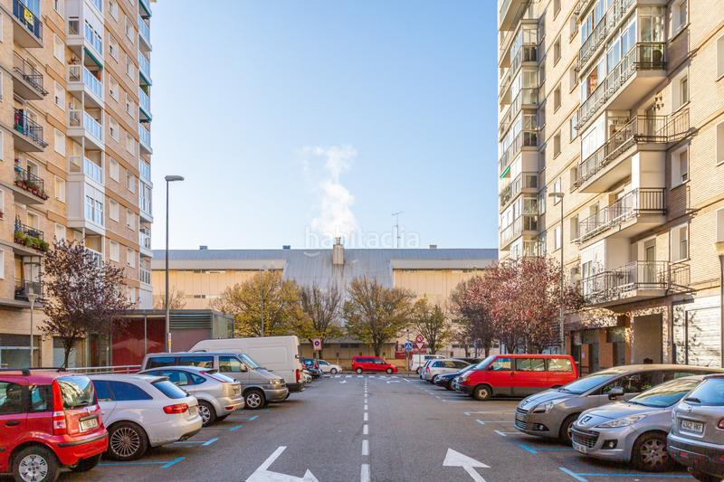 Foto d40a3e57-3e34-44fd-ba1f-8540a6aa66d2. Alquiler local comercial en pamplona-iruña - calle doctor galan 4 se alquila local en San Jorge de unos treinta metros cuadrados, ideal para montar pequeña oficina , dispone de zona de trabajo o v en Pamplona / Iruña