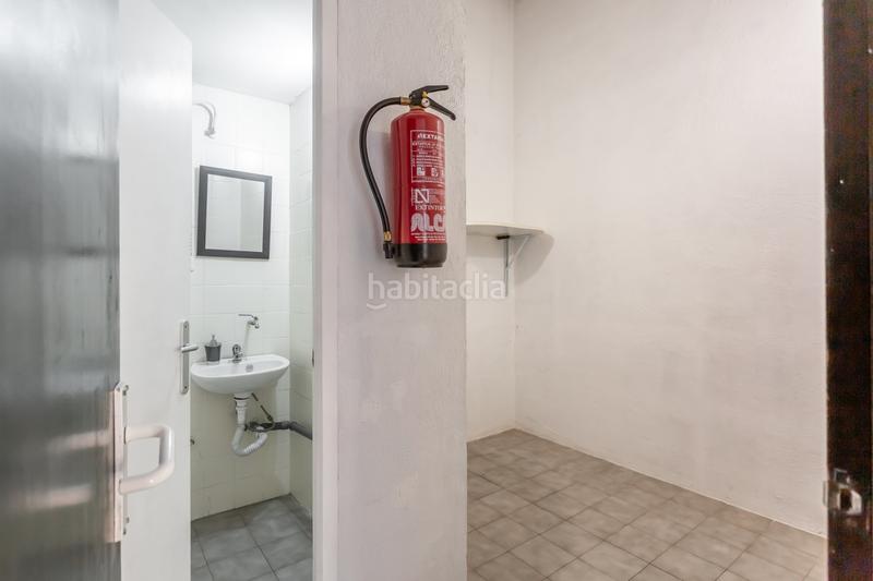 Foto d78f550a-5d01-4cd7-bc95-474d928ee251. Alquiler local comercial en pamplona-iruña - calle doctor galan 4 se alquila local en San Jorge de unos treinta metros cuadrados, ideal para montar pequeña oficina , dispone de zona de trabajo o v en Pamplona / Iruña
