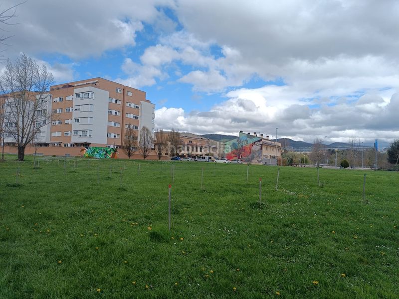 Foto b768aa46-9266-4959-b3bb-a1c25ef3f57e. Terreny residencial a huarte-uharte - perez goyena 69 a Huarte / Uharte
