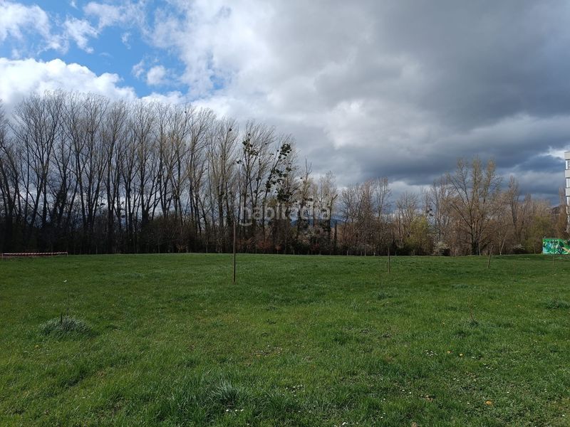 Foto c6296fcb-8d58-4527-8a03-64f8f3996df1. Terreny residencial a huarte-uharte - perez goyena 69 a Huarte / Uharte