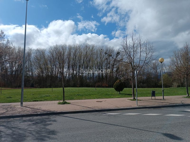 Foto f7e9ca98-000f-462a-80e8-e8fbcebd4060. Terreny residencial a huarte-uharte - perez goyena 69 a Huarte / Uharte