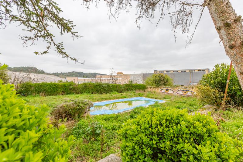 Foto c66b8a87-8d78-45f9-bb09-8adb67e47c02. Terreno residencial oportunidad única en el camino de santiago! en Ayegui