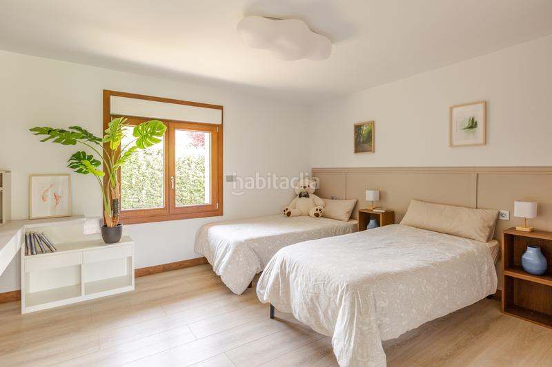 Foto 15deb11f-a84e-42f4-aec7-f8fb75f517e4. Casa en burutain - calle bentaldea 44 inmobiliaria cidenar vende este espectacular chalet construido en una parcela de 4.410 metros en Anue