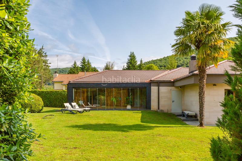 Foto 1653be0d-2d0a-4e85-b0f4-02a8022067ad. Casa en burutain - calle bentaldea 44 inmobiliaria cidenar vende este espectacular chalet construido en una parcela de 4.410 metros en Anue