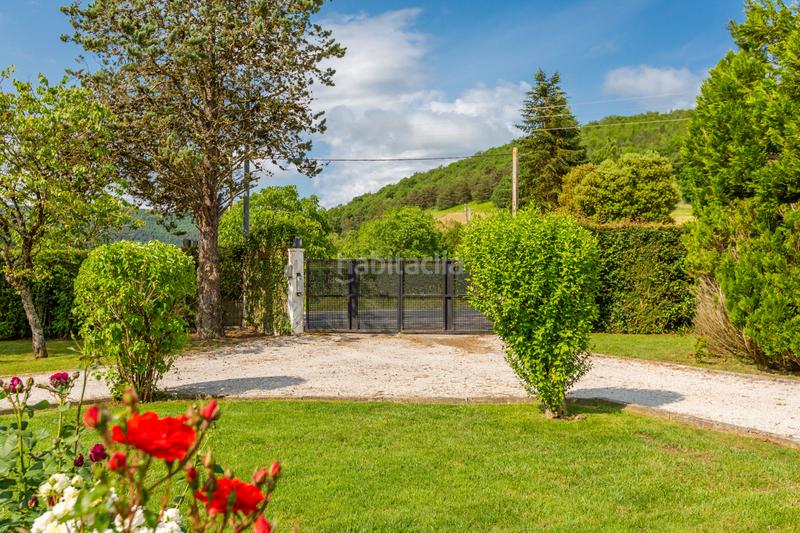 Foto 40db89b8-f625-4052-b291-0bdaf50bdcef. Casa en burutain - calle bentaldea 44 inmobiliaria cidenar vende este espectacular chalet construido en una parcela de 4.410 metros en Anue
