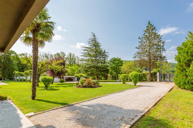 Foto 5b434cbf-e795-48c0-910e-d6665c985225. Casa en burutain - calle bentaldea 44 inmobiliaria cidenar vende este espectacular chalet construido en una parcela de 4.410 metros en Anue