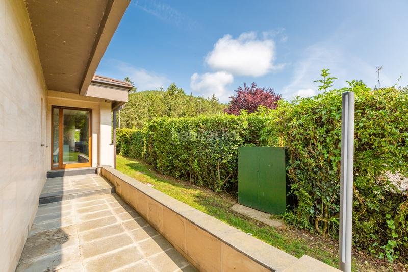 Foto 74d7fee2-700c-4206-a4f1-3534c0c01bb8. Casa en burutain - calle bentaldea 44 inmobiliaria cidenar vende este espectacular chalet construido en una parcela de 4.410 metros en Anue