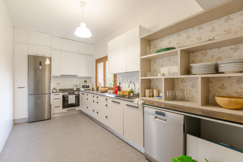Foto 8596a89b-3e84-4214-b7a9-811f972192ee. Casa en burutain - calle bentaldea 44 inmobiliaria cidenar vende este espectacular chalet construido en una parcela de 4.410 metros en Anue