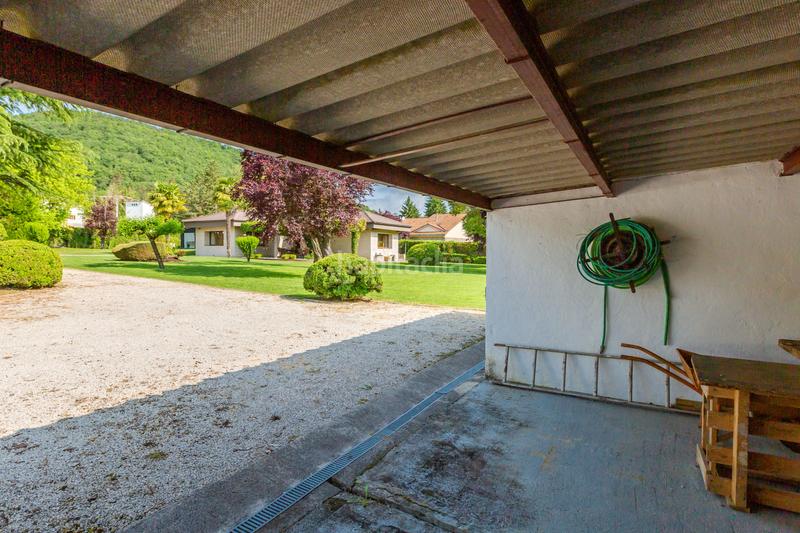 Foto a8c8dcef-d347-4d60-9ded-e175e0bbd908. Casa en burutain - calle bentaldea 44 inmobiliaria cidenar vende este espectacular chalet construido en una parcela de 4.410 metros en Anue