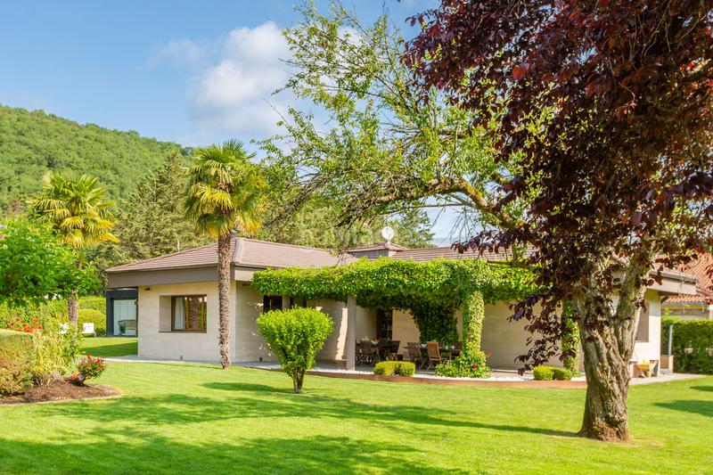 Foto b95e224f-0709-4057-bb5e-fced96cebe65. Casa en burutain - calle bentaldea 44 inmobiliaria cidenar vende este espectacular chalet construido en una parcela de 4.410 metros en Anue