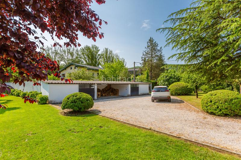 Foto cbcd784c-38b8-4812-b674-fd0552d9db80. Casa en burutain - calle bentaldea 44 inmobiliaria cidenar vende este espectacular chalet construido en una parcela de 4.410 metros en Anue
