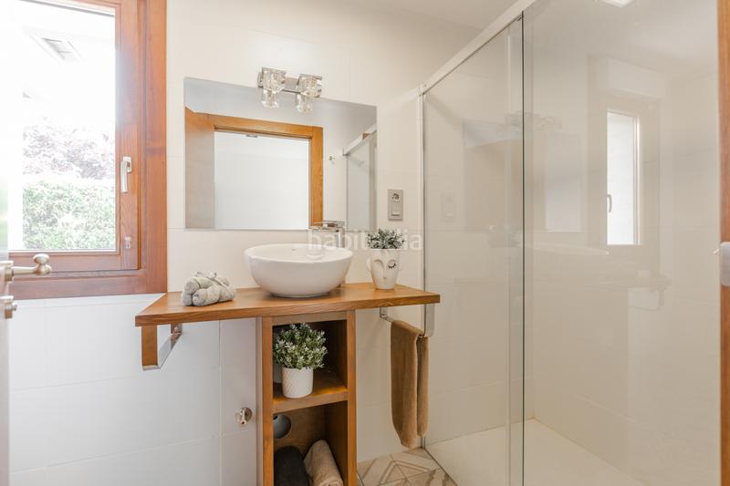 Foto ceb8cac6-4998-46e7-a82a-312241d09541. Casa en burutain - calle bentaldea 44 inmobiliaria cidenar vende este espectacular chalet construido en una parcela de 4.410 metros en Anue