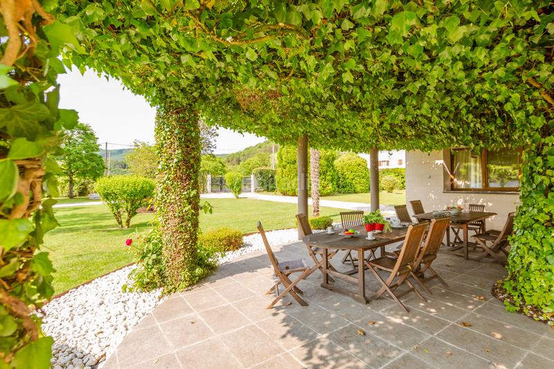 Foto eec5a215-e95e-4ef9-9aa8-8217ea720c8f. Casa en burutain - calle bentaldea 44 inmobiliaria cidenar vende este espectacular chalet construido en una parcela de 4.410 metros en Anue