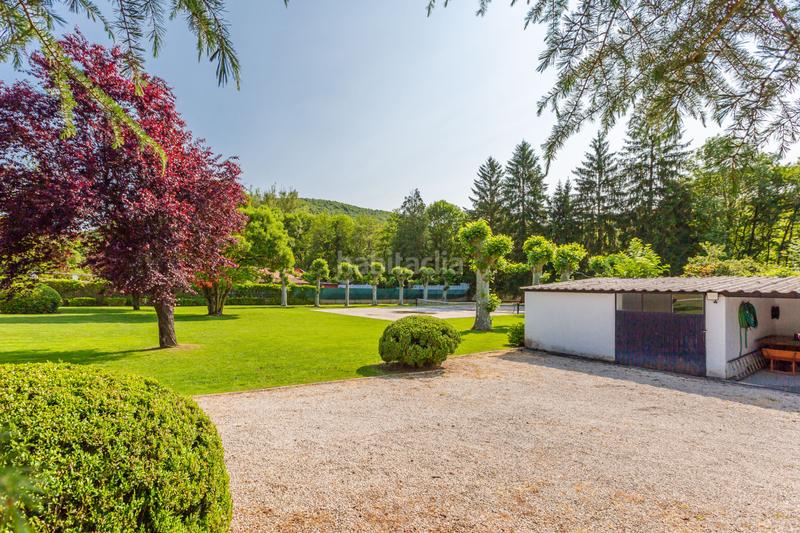 Foto f0b9d428-80da-4f6e-b9fb-f7f8481ca875. Casa en burutain - calle bentaldea 44 inmobiliaria cidenar vende este espectacular chalet construido en una parcela de 4.410 metros en Anue