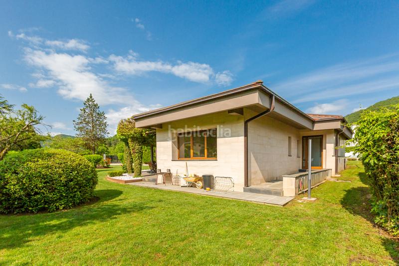 Foto f958c6a5-a813-43bb-8543-60406f0b06cd. Casa en burutain - calle bentaldea 44 inmobiliaria cidenar vende este espectacular chalet construido en una parcela de 4.410 metros en Anue