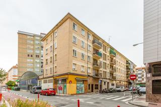 Local commercial à Pamplona-iruña - nicasio landa 1. Local acondicionado con salida de humos