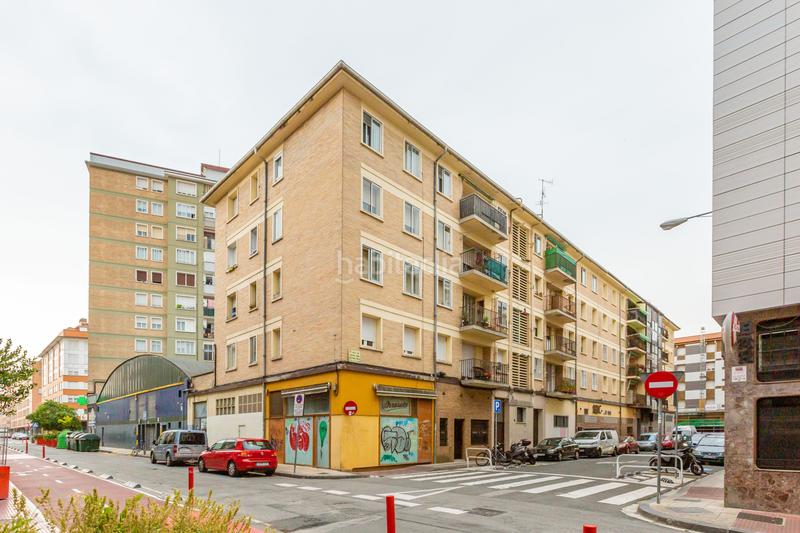 Foto fb7c339e-b946-4b89-aa62-9db9b507947a. Local comercial a pamplona-iruña - nicasio landa 1 a Pamplona / Iruña