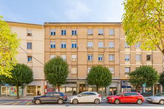 Appartement  Pamplona-iruña - abejeras 39. Se vende piso en iturrama en la calle abejeras frente al colegio