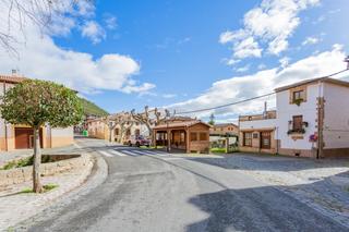 Terreny residencial a Mañeru - carretera pamplona 8. Se vende terreno urbano edificable antigua conservera compuesto