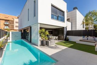Maison jumelée  Tudela - rosa chacel escritora 3. Chalet modernista de lujo con piscina privada.