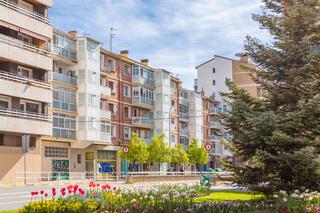 Pis  Pamplona-iruña - erletokieta 10. Piso en iturrama de 3 habitaciones cona ascensor ideal para alqu