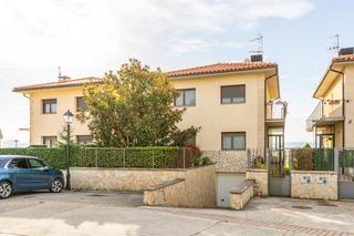 Maison  Larragueta - san esteban. Casa con piscina a 10 minutos de pamplona